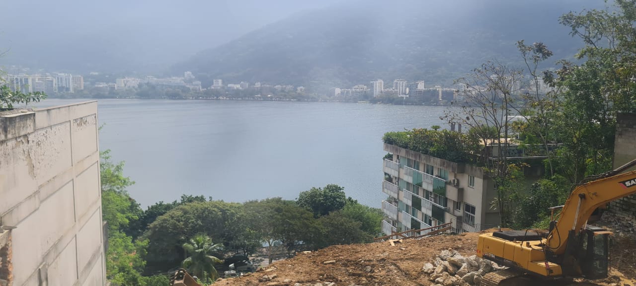 Estágio das obras do Taba Lagoa com vista panorâmica do terreno para a Lagoa